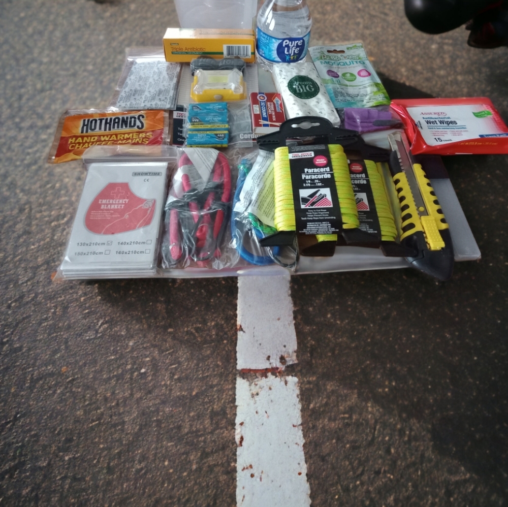 Emergency Car Kit - Picture 2 of 3